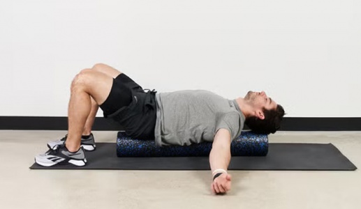 Động tác giãn cơ nên thực hiện cho giấc ngủ ngon