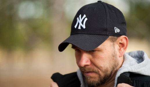 Thói quen đội mũ có khiến tóc rụng nhiều hơn?