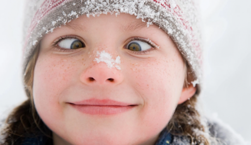 Cố tình làm mắt lác để trêu đùa có gây hại cho mắt?