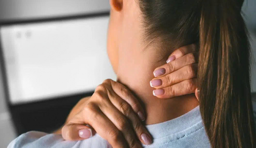 6 cách đơn giản giúp giảm và phòng ngừa cơn đau cổ