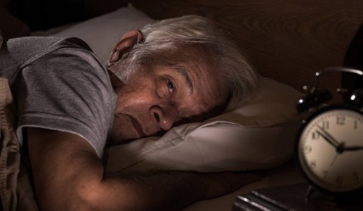Mất ngủ ở người cao tuổi - Vấn đề sức khỏe không nên xem nhẹ