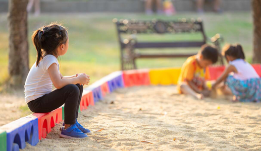 Cha mẹ giúp trẻ 'hóa giải' nỗi cô đơn thế nào? 