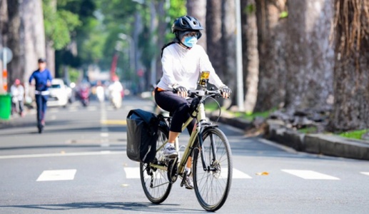 Nhiều nơi trên cả nước nắng nóng như đổ lửa, chưa có dấu hiệu hạ nhiệt