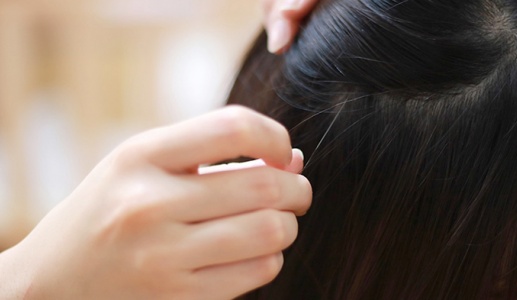 Mới ngoài 20 đã bạc tóc, có cách nào khắc phục?