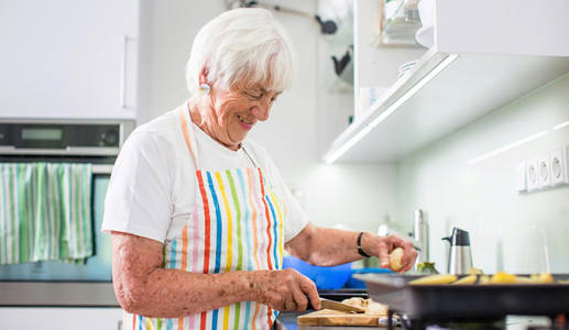 Nấu ăn tại nhà: Lợi ích không chỉ nằm ở bữa ăn