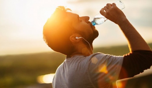 10 hệ lụy khi 'quên' uống nước trong ngày nắng nóng