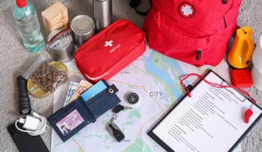 Infographic: Bên trong ba lô sơ tán khẩn cấp cần có những gì?