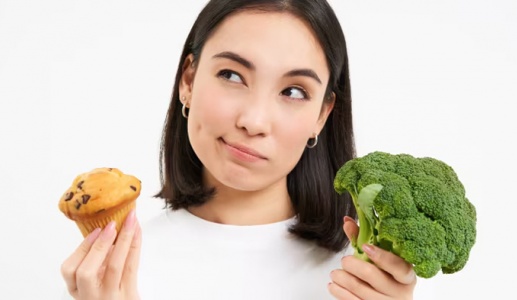 Ăn uống thế nào để bớt đau bụng kinh?