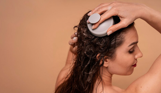 Tẩy tế bào chết da đầu: “Chìa khóa” cho mái tóc khỏe đẹp từ gốc