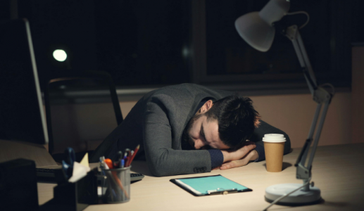 3 thói quen đang âm thầm vắt kiệt não bộ của bạn