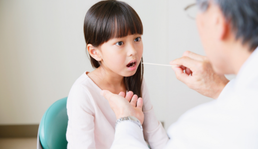 Trẻ viêm họng - Mách mẹ cách chăm sóc và dinh dưỡng hợp lý