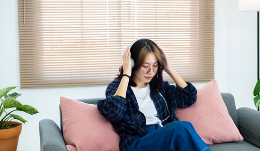 Tử vi thứ Sáu (24/4/2026): Bảo Bình đang cố tránh xa rắc rối