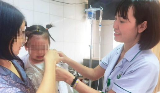 Kịp thời phẫu thuật tái tạo khuôn mặt cho bé gái 22 tháng tuổi bị chó cắn