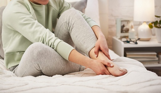 Biến chứng tê bì tay chân, khó ngủ về đêm, mắt mờ do đái tháo đường xử trí thế nào?
