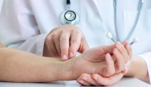 Vì sao nhiều người trẻ không có bệnh tim nhưng vẫn thường xuyên hồi hộp, hụt nhịp? 