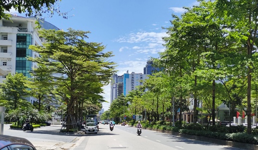 Bắc và Trung Bộ nắng gắt, Nam Bộ mưa dông