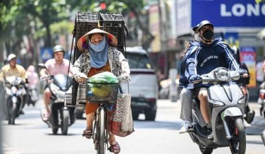 Vùng núi Bắc Bộ và Quảng Ninh có mưa rào và dông, Trung bộ nắng nóng