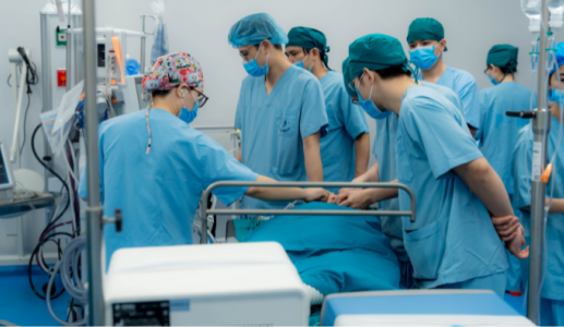 Bệnh viện Nhi Hà Nội cấy điện cực ốc tai thành công cho bé 4 tuổi