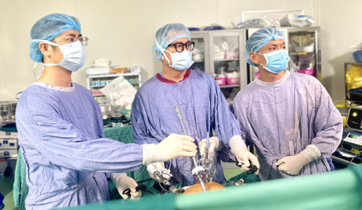 Suýt mất mạng vì vỡ thực quản sau uống rượu và nôn dữ dội