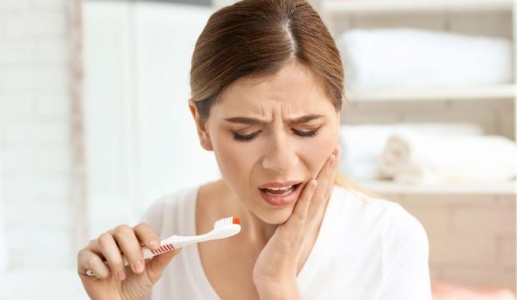 Chảy máu chân răng nhưng không đau có đáng lo?