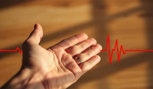 Tại sao tim đập nhanh, vã mồ hôi nhưng kiểm tra tim vẫn bình thường?