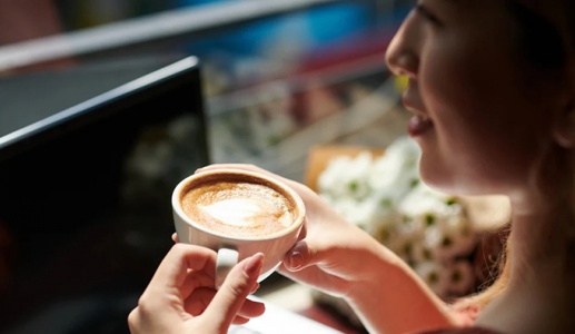 Điều gì xảy ra khi uống cà phê lúc bụng đói?