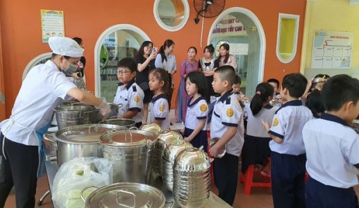 Thủ tướng: Siết chặt an toàn thực phẩm trường học, công khai bữa ăn học sinh