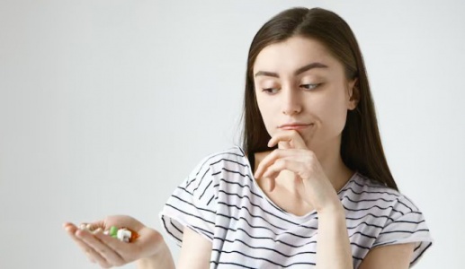 Muốn cải thiện miễn dịch, nên dùng vitamin C hay D?