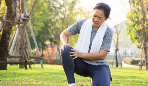 Cách giảm đau đầu gối cho phụ nữ tuổi trung niên  
