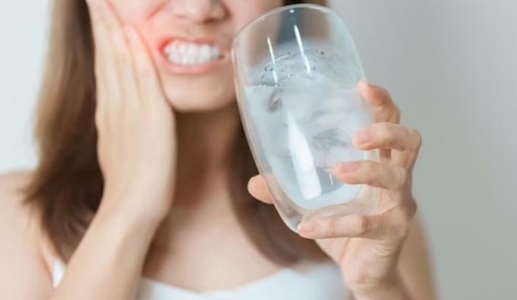 5 thực phẩm quen thuộc dễ gây nứt, mẻ răng mà bạn ít ngờ tới