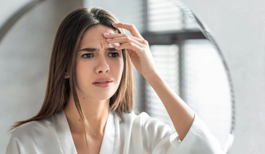 Làm sao để xóa nếp nhăn số 11 trên trán?