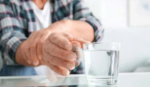 Run tay chân: Làm gì để kiểm soát triệu chứng?