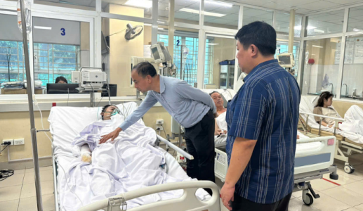 Khẩn trương cứu chữa nạn nhân trong vụ cháy nhà 4 tầng ở Tây Hồ