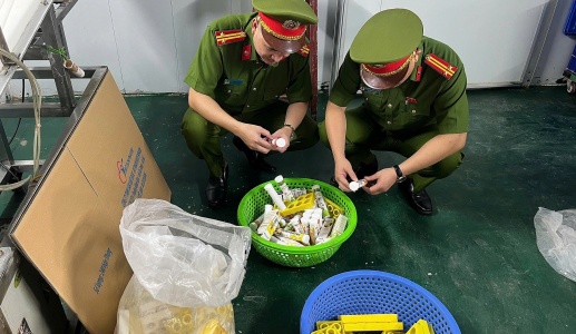 Phát hiện 1,2 triệu lọ C sủi giả, chứa chất bảo quản vượt ngưỡng 33 lần