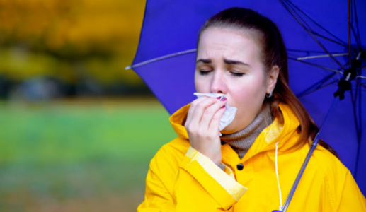 Vì sao thời tiết giao mùa dễ gây viêm thanh quản và khàn tiếng?