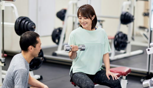 Bài tập 10 phút với một quả tạ đơn giúp toàn thân chắc khỏe