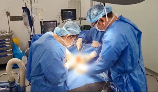 Chướng bụng nhẹ, người phụ nữ phát hiện khối u đầu tụy 12-13cm