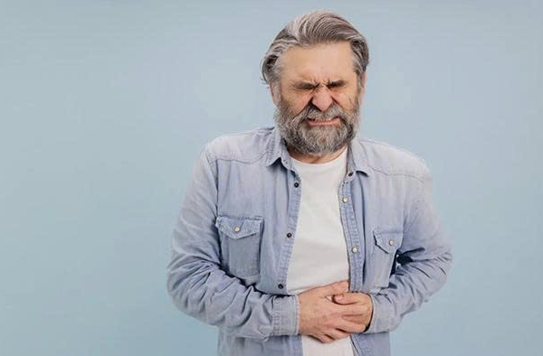 Bị tiêu chảy dai dẳng dù đã uống thuốc, tôi phải làm sao?