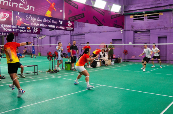 Chơi cầu lông an toàn: Đừng chỉ 'xách vợt ra sân là đánh'