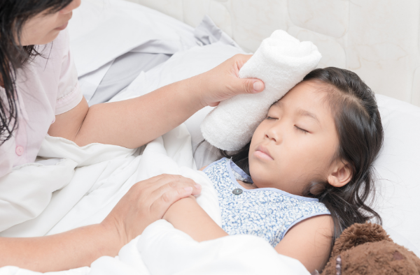 Bác sĩ chỉ ra hai sai lầm phổ biến khi chăm sóc trẻ mùa Hè