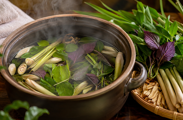 Những điều cần biết khi xông giải cảm bằng thảo dược