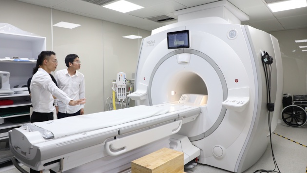 Bệnh viện Đại học Y Hà Nội: Ra mắt hệ thống MRI 3.0 Tesla SIGNA Architect 