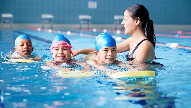 Mười điều cha mẹ cần biết khi cho con học bơi