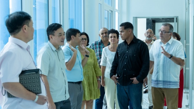 Đoàn doanh nghiệp Cuba thăm quan và làm việc tại Viện Thực phẩm chức năng