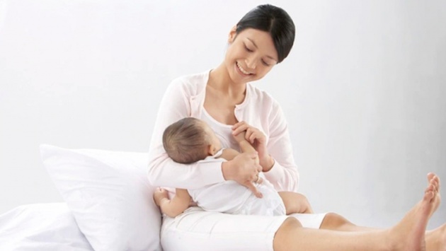 Nuôi con bằng sữa mẹ: Tốt cho mẹ, khỏe cho con