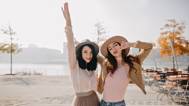 Tử vi thứ Năm (2/10/2025): Bạch Dương luôn có những người bạn tốt ở bên