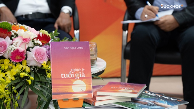 Chùm ảnh ngày ra mắt sách 'Nghịch lý tuổi già'