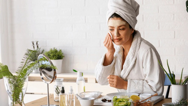 Cuối năm nhìn lại: Những xu hướng làm đẹp khác lạ trong năm 2025