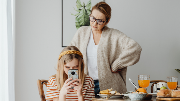 7 cách giúp trẻ 'rời xa màn hình' trong những ngày nghỉ 