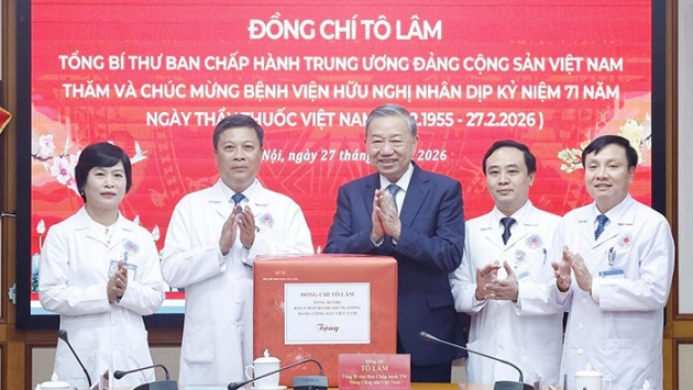 Tổng Bí thư Tô Lâm tri ân các 'chiến sĩ áo trắng' Bệnh viện Hữu Nghị